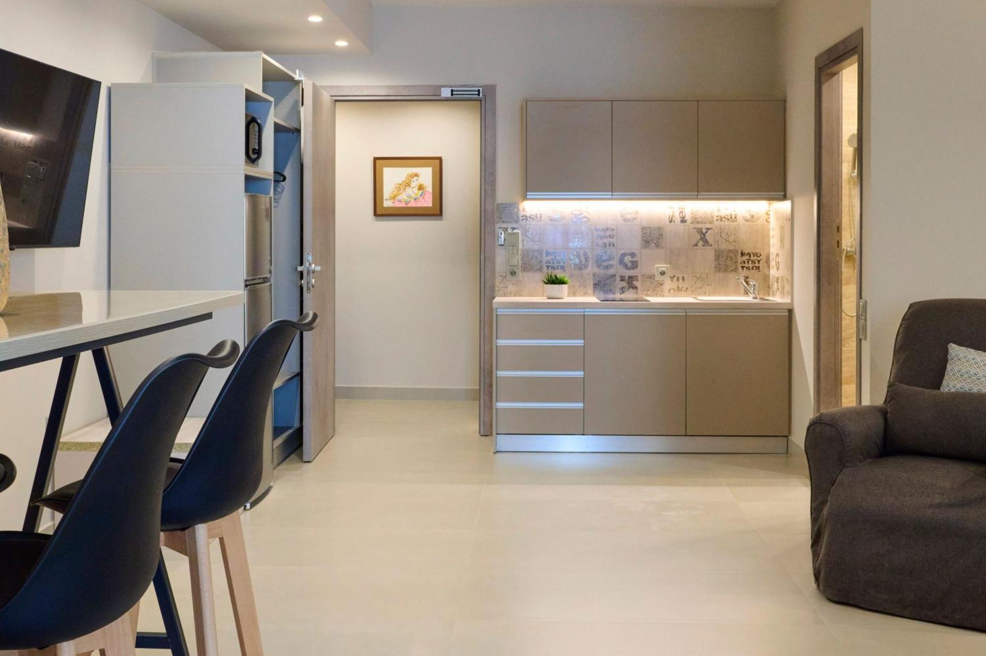 Acropolis Muses - Downtown Luxury Apartments เอเธนส์ ภายนอก รูปภาพ