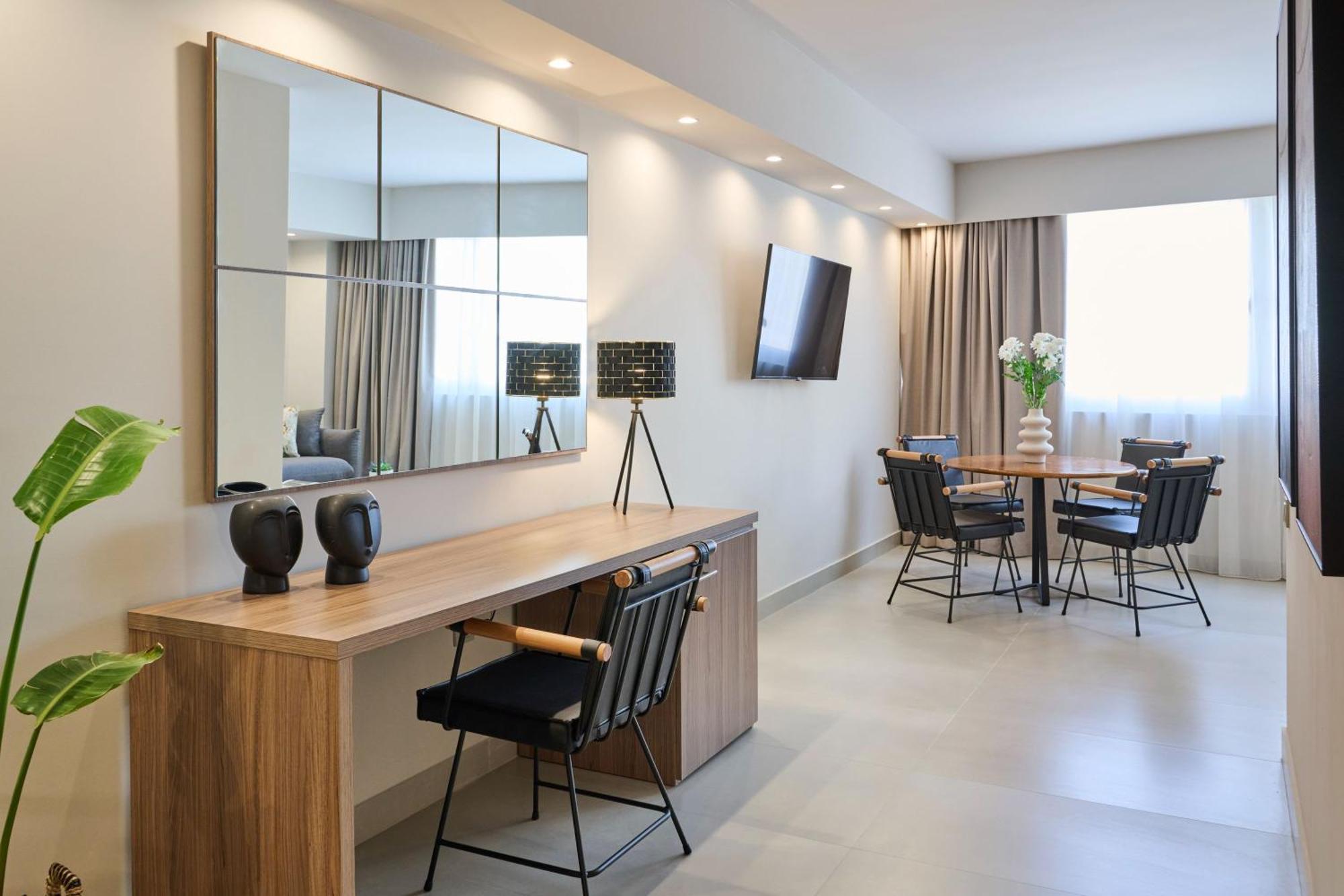 Acropolis Muses - Downtown Luxury Apartments เอเธนส์ ภายนอก รูปภาพ
