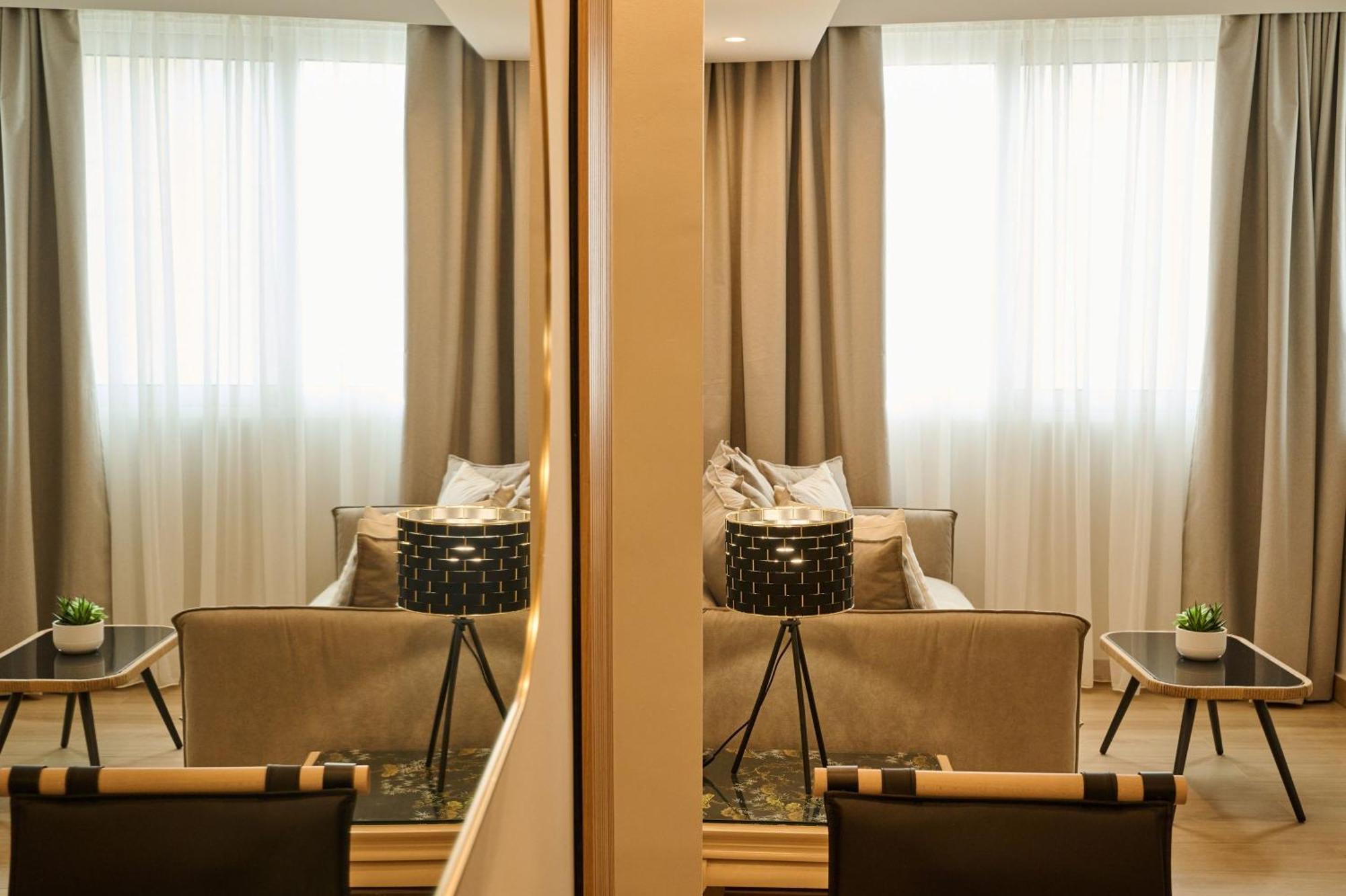 Acropolis Muses - Downtown Luxury Apartments เอเธนส์ ภายนอก รูปภาพ