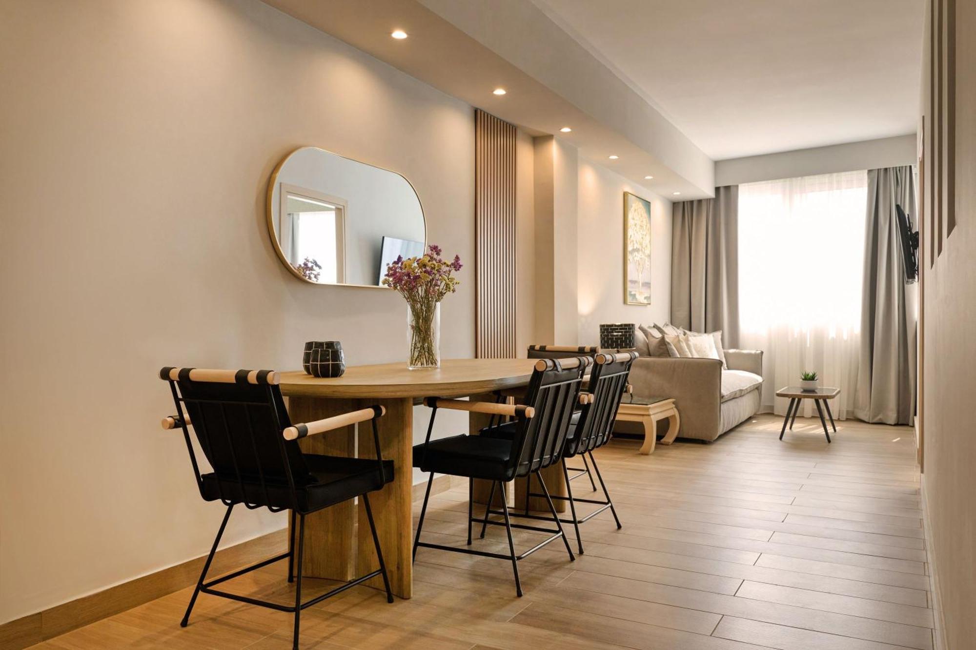 Acropolis Muses - Downtown Luxury Apartments เอเธนส์ ภายนอก รูปภาพ